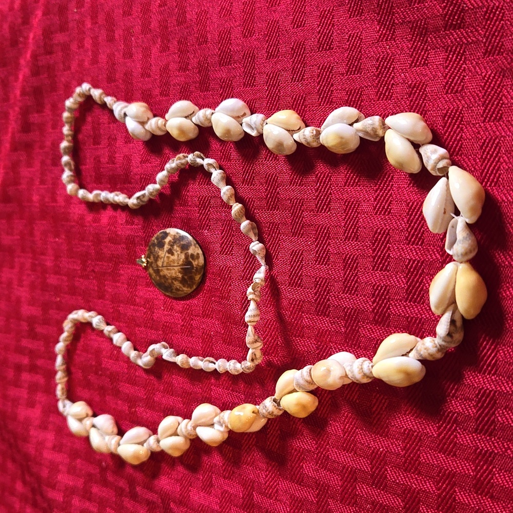 Vintage 70s FIJI Handmade Seashell necklace & Pendant UNISEX (BIN 008)